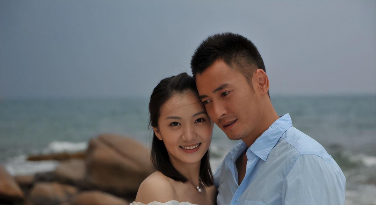 韩栋的老婆是一位经纪人,名叫李想.