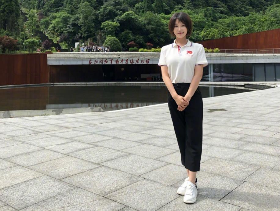 回顾美女主播胡蝶不顾反对嫁大12岁其貌不扬的陆川她值得吗