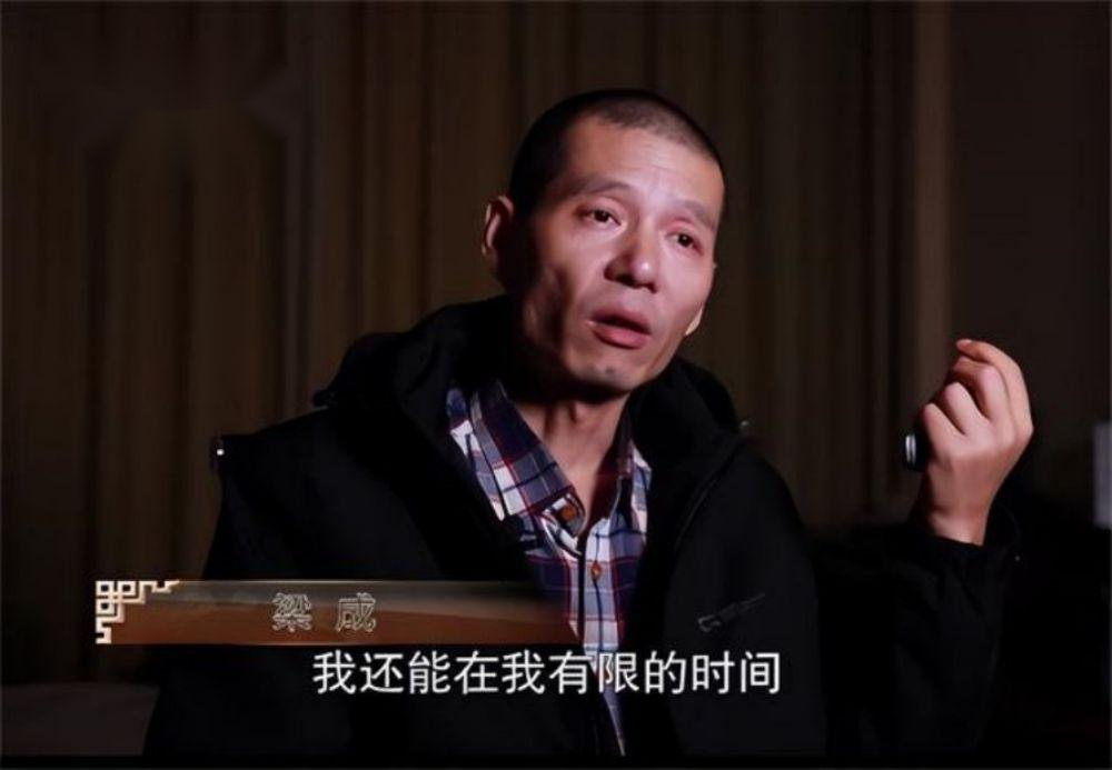 梁成出生于湖南省株洲市,自幼就有些性格孤僻,不喜欢和人过多交流