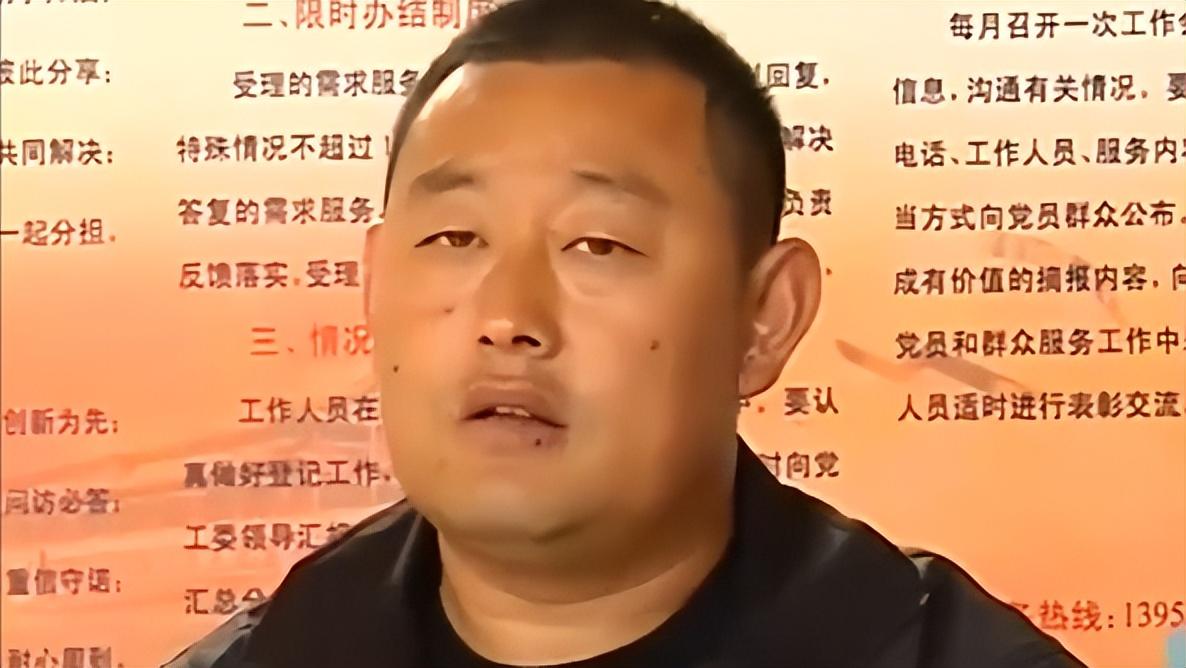 村支书25岁的阿旺从小辍学在家不干正事儿,也没有一份正经稳当的工作