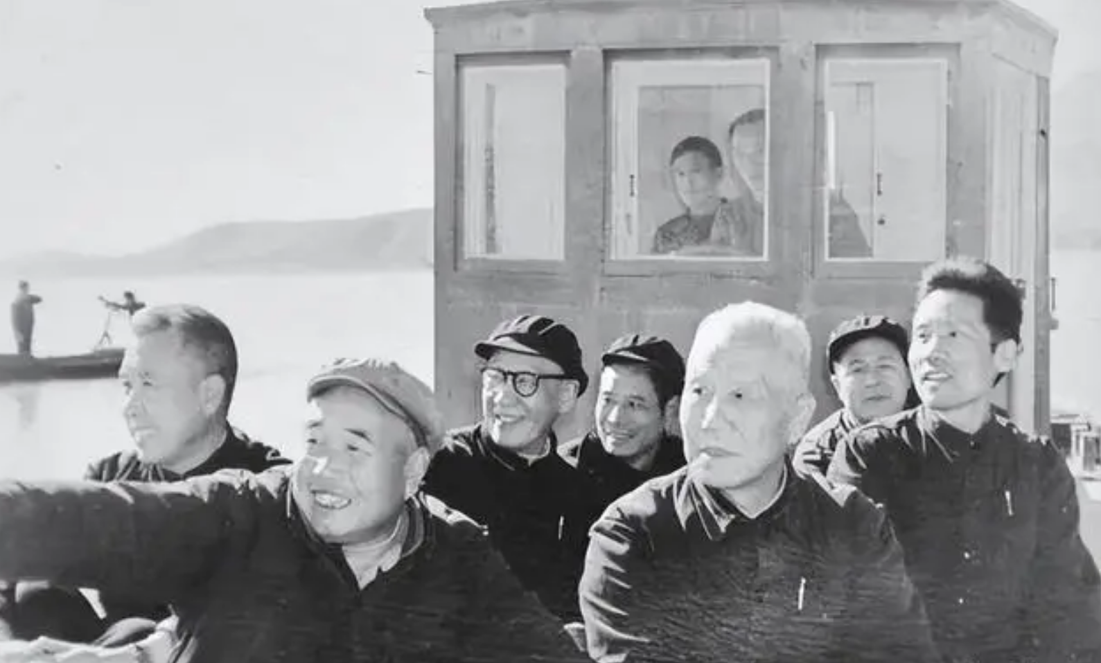 1947年2月23日,解放军向撤退的李仙洲集团发动猛烈攻势,左右夹击,李六