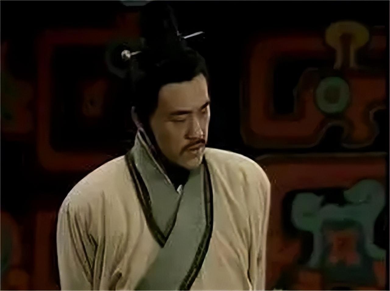 齐庄公被大臣扶持上位却强占其妻子为侮辱他把帽子赏赐给别人