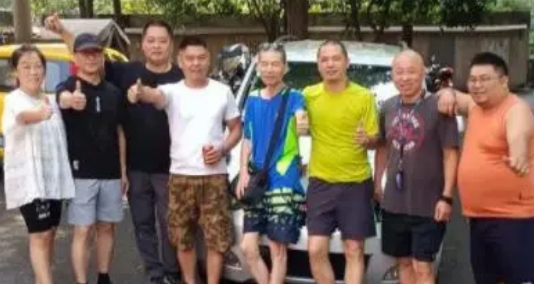 梁成出生于湖南省株洲市,自幼就有些性格孤僻,不喜欢和人过多交流