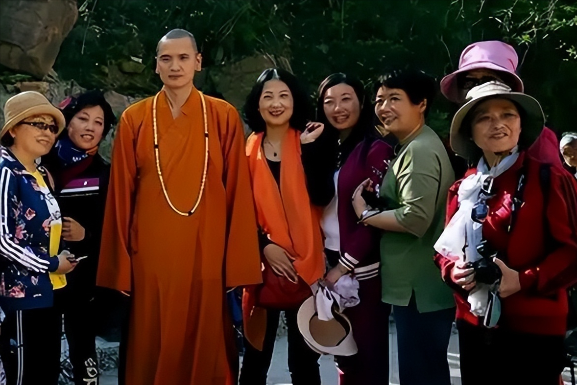 释明心原名金汉杰,释明心只是他的法号,他出生在浙