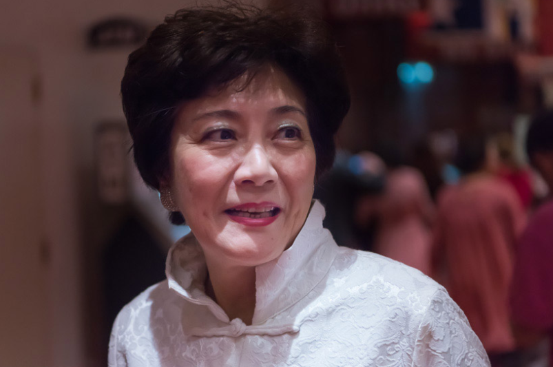 回顾陈烨巅峰时赴美留学嫁美国丈夫生二子如今她值得吗