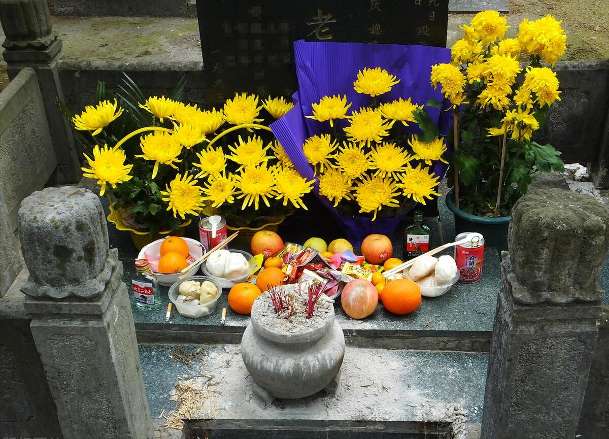 2024年清明节不一般老人说扫墓要推迟原来有这种说法