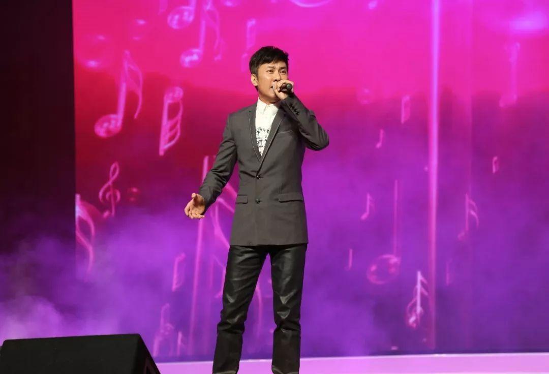 回顾歌手江涛穷时娶富家女走红后不变心始终疼爱妻子