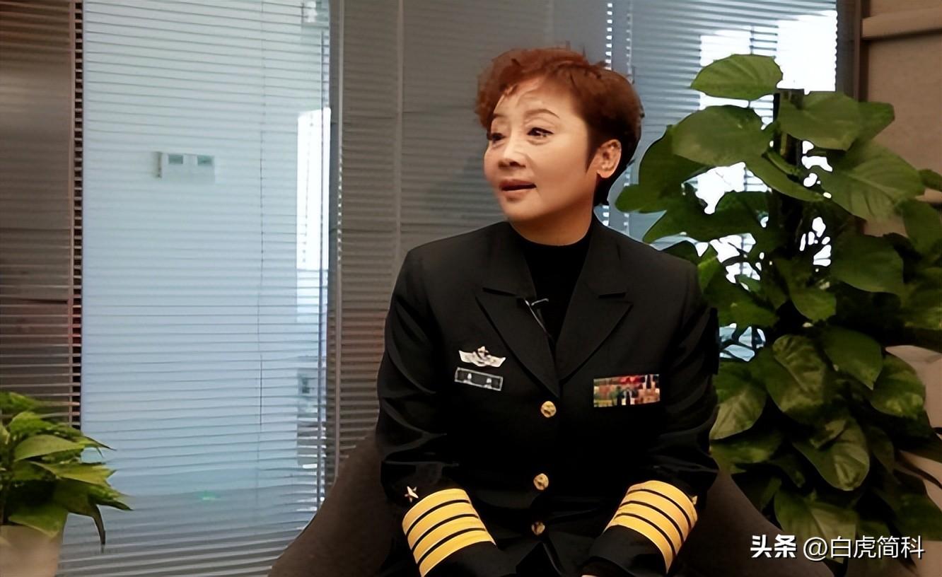 唐静1969年出生于知识家庭,因此从小唐静就文艺气息浓厚,尤其喜欢表演