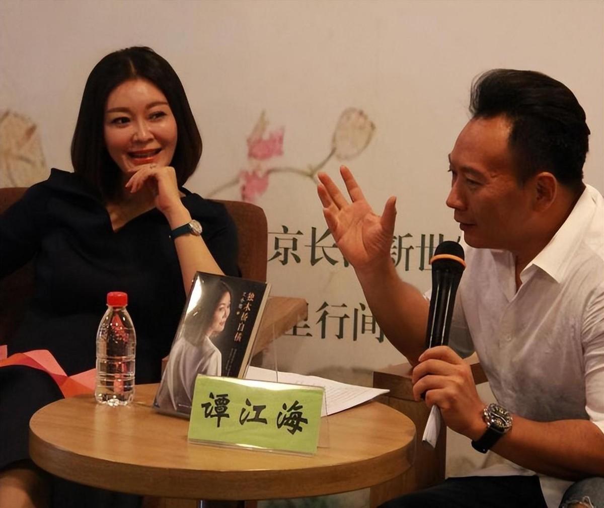 回顾谭江海和王小骞结婚23年丁克15年41岁得女现活成人生赢家