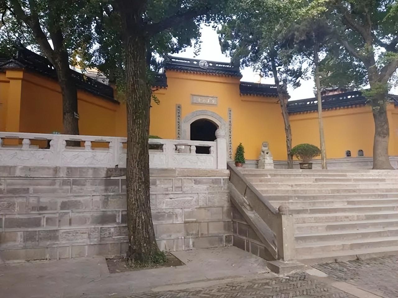 乾隆在路边吃瓜连声夸赞西瓜甜走出百米后忽然下令处死瓜农