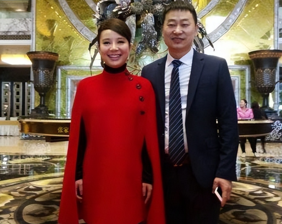 回顾"盲人歌手"刘赛:成名后拒绝抛弃农村丈夫,为何6年仍未生子?