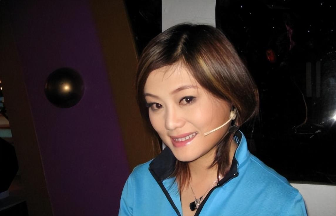 回顾歌手何静一婚三个月离婚二婚被丈夫监视独自抚养女儿至今