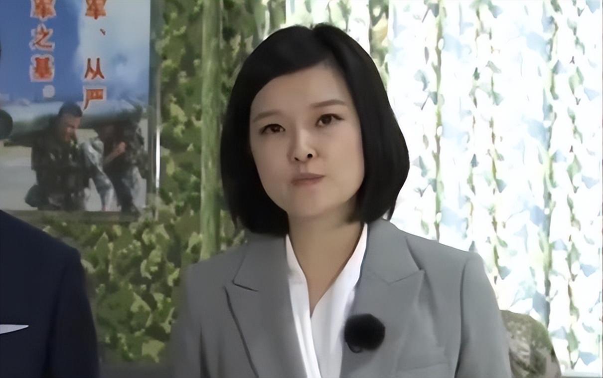 回顾主持邹韵曾征服康辉董卿全英文采访李显龙她真不简单