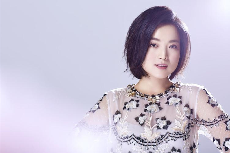 歌手白雪38岁与富豪离婚二婚嫁给小八岁东北小伙如今怎样了