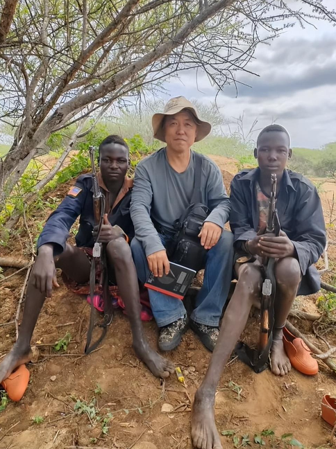 回顾辽宁52岁大叔跑去非洲闯荡两年定居肯尼亚连娶三任美娇妻