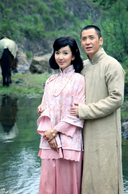 韩栋的老婆是一位经纪人,名叫李想.