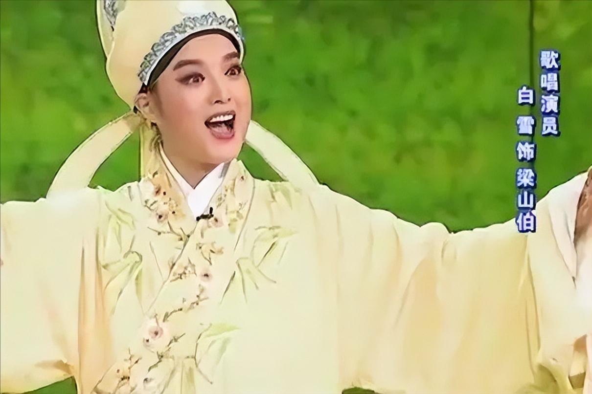 歌手白雪38岁与富豪离婚二婚嫁给小八岁东北小伙如今怎样了