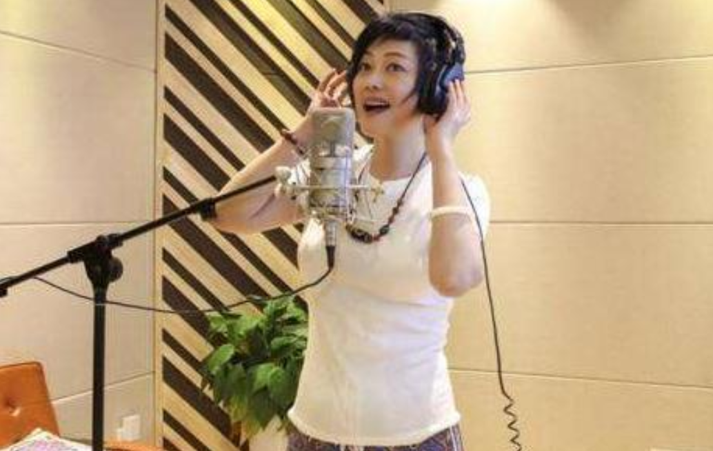 回顾歌手何静一婚三个月离婚二婚被丈夫监视独自抚养女儿至今