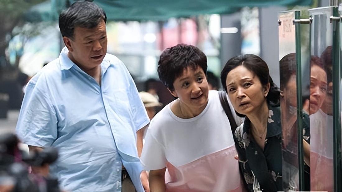 回顾杨昆60岁无儿无女欠45万物业费被告上法庭她现状如何