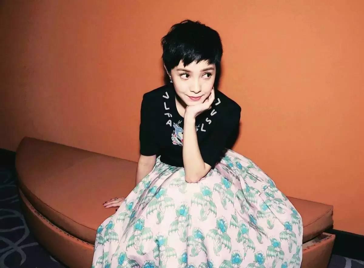 郭采洁同样是一位气场与身高严重不符合的女明星.