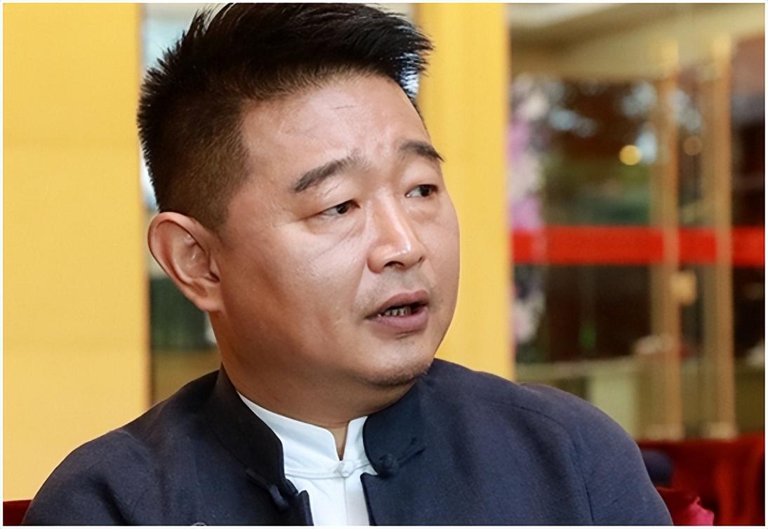 央视名嘴肖东坡追求事业丢校花老婆后与她55天闪婚