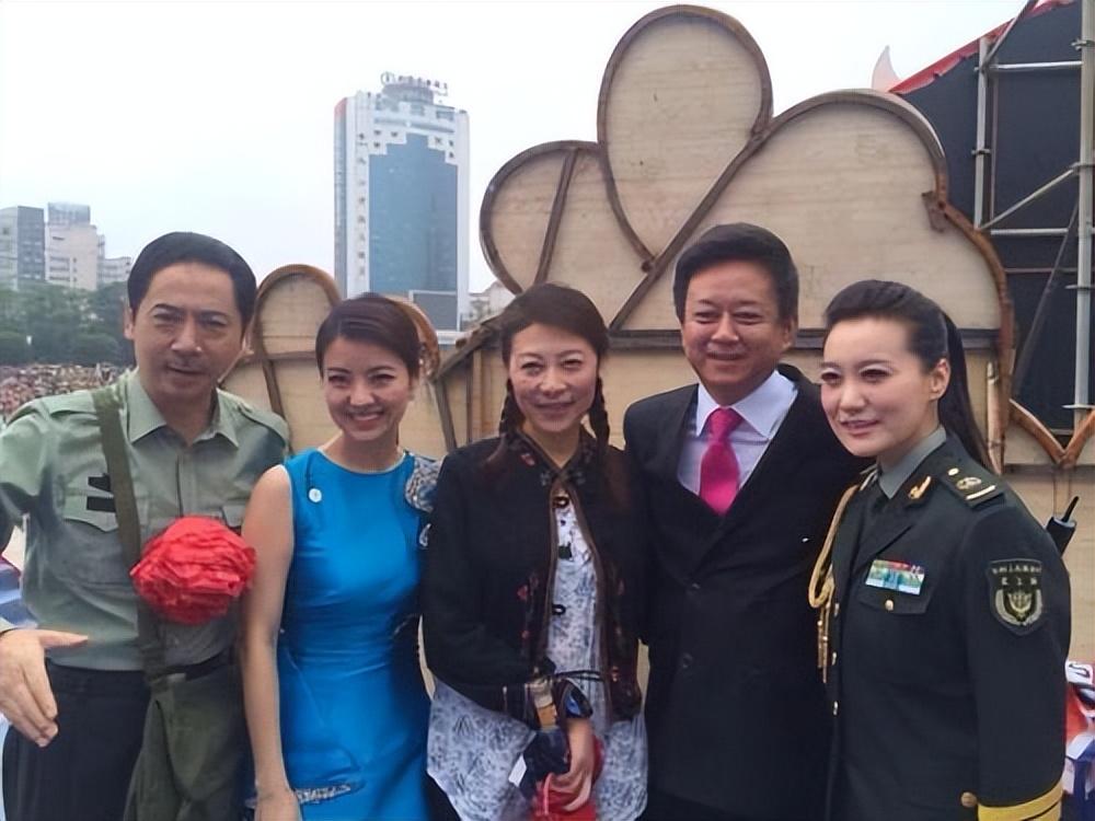 回顾谭晶母亲为梦想让她两次高考嫁大9岁院士13年如今值得吗