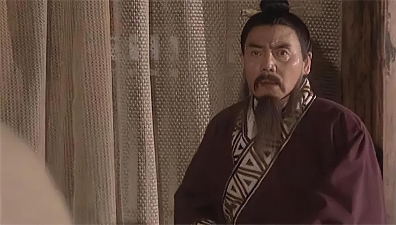 齐庄公被大臣扶持上位却强占其妻子为侮辱他把帽子赏赐给别人