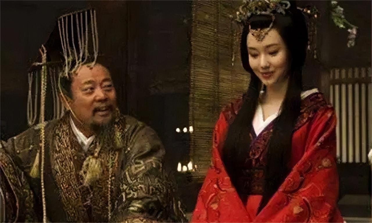 齐庄公被大臣扶持上位却强占其妻子为侮辱他把帽子赏赐给别人