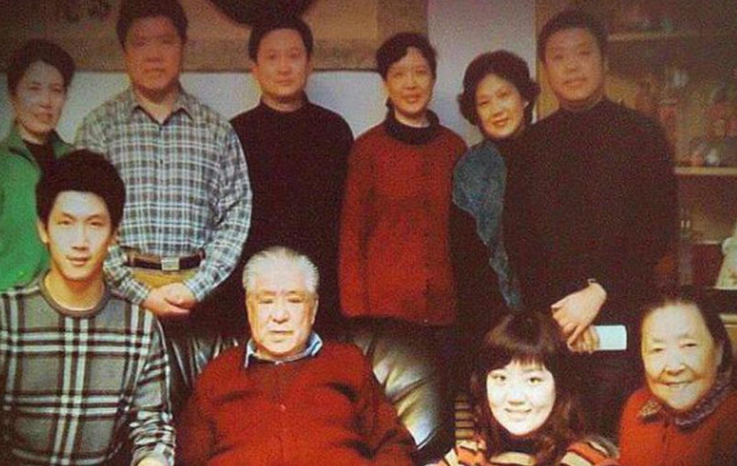 回顾李默然演邓世昌走红娶龙潮生3孩和妻子恩爱60年