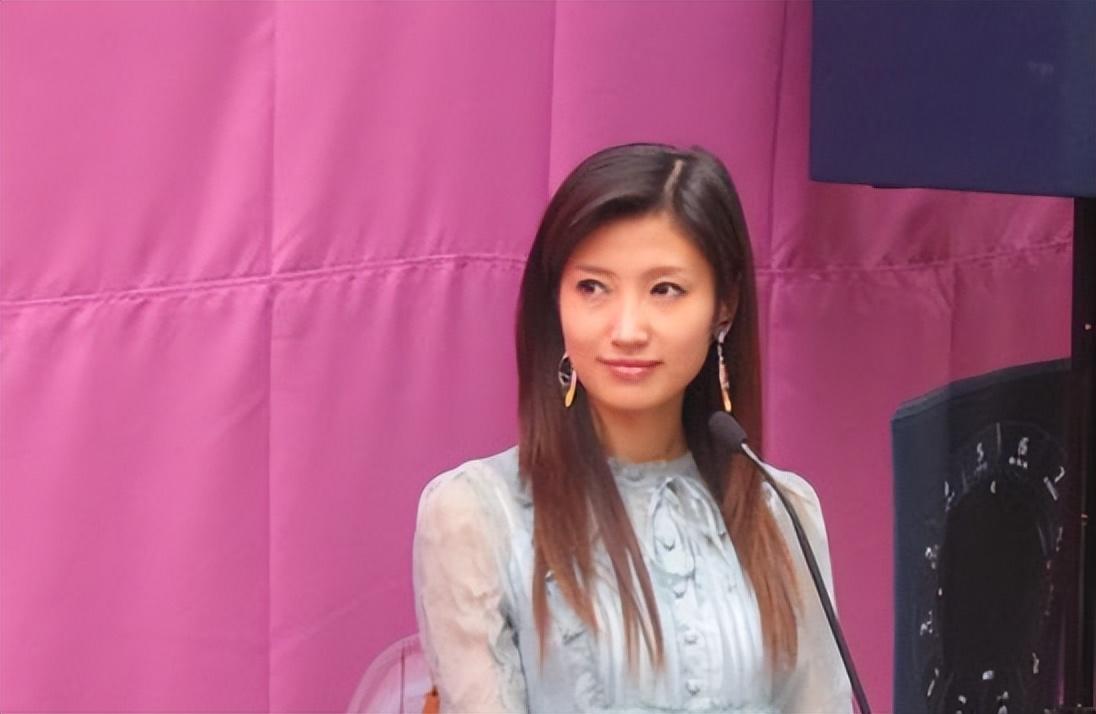 回顾春妮40岁二婚嫁刚强因丁克婆婆发愁41岁得子全家开心