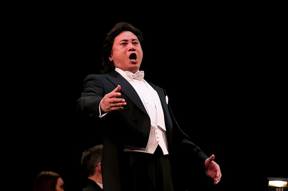 "总裁是帕瓦罗蒂的忠实粉丝,对他