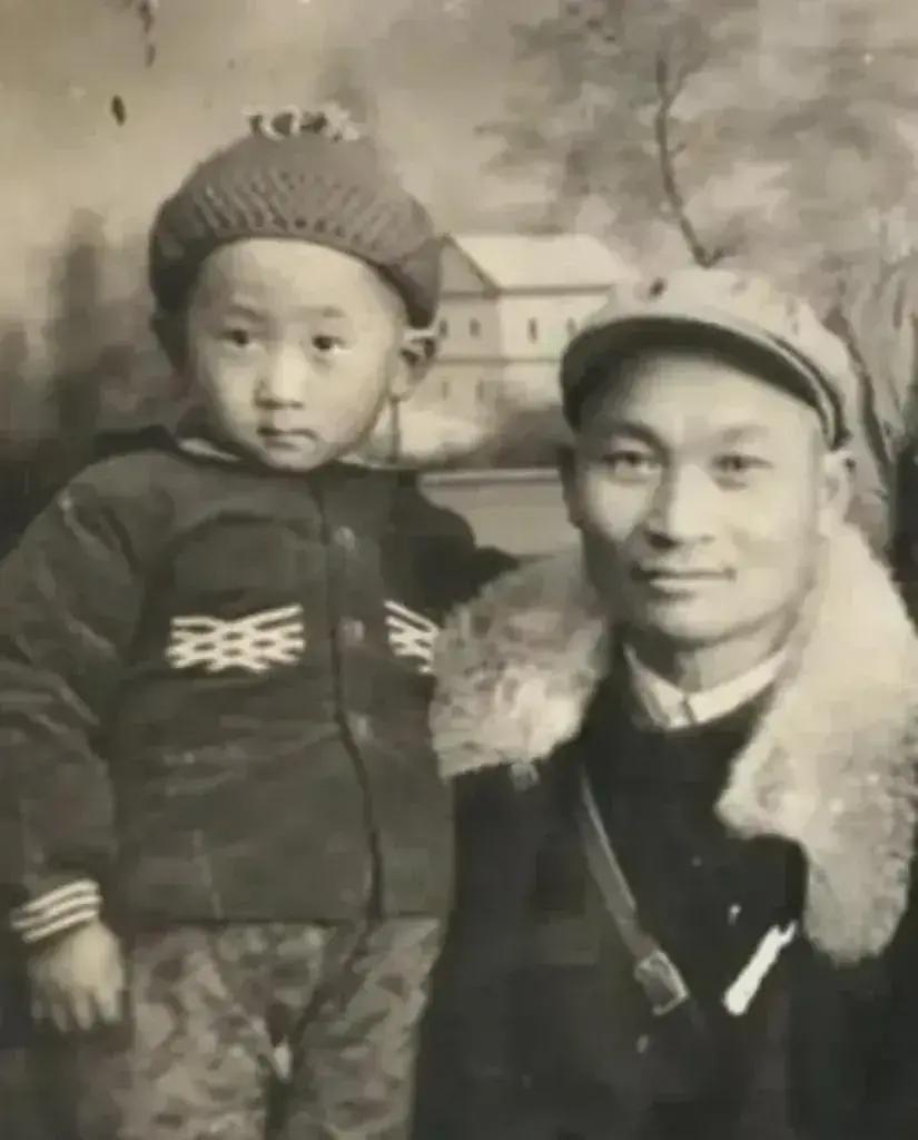 王健林的父亲军人出身活了101岁百岁生日时王健林为他祝寿