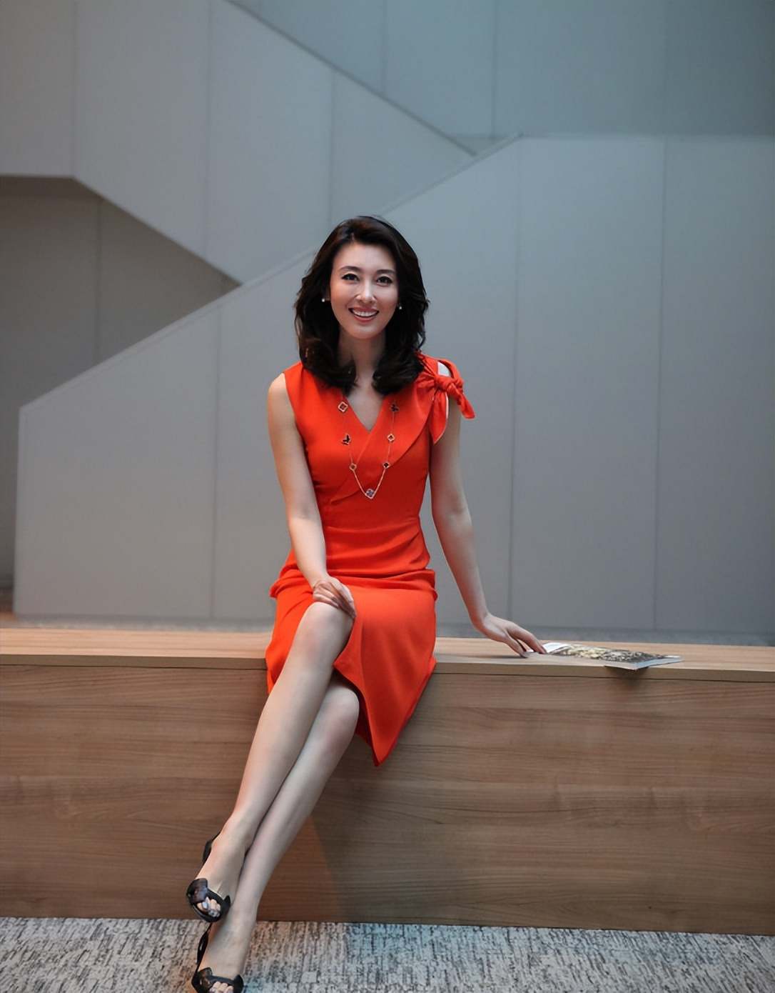 回顾"央视女神"李红:被造谣嫁富豪,如今45岁单身,活出自己精彩