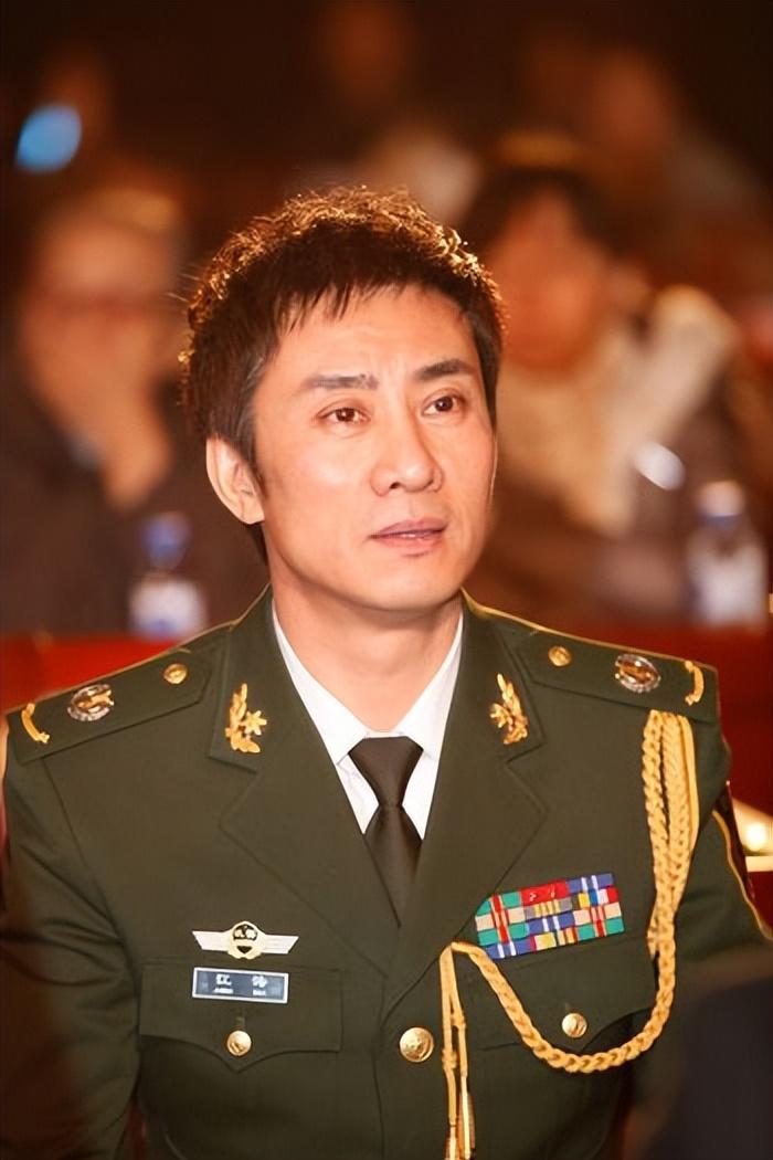 回顾歌手江涛穷时娶富家女走红后不变心始终疼爱妻子