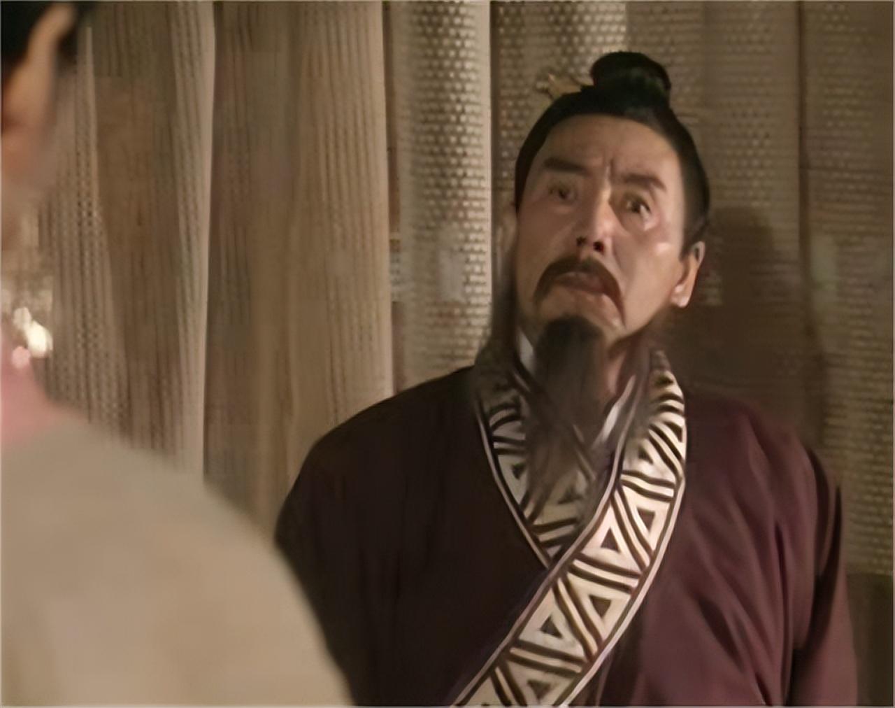 齐庄公被大臣扶持上位却强占其妻子为侮辱他把帽子赏赐给别人