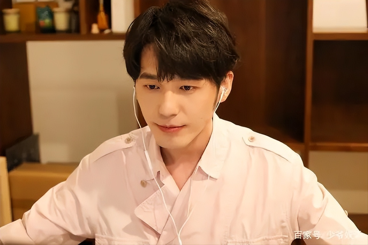 母亲是著名演员父亲上亿家产他却跑龙套10年33岁终成实力派