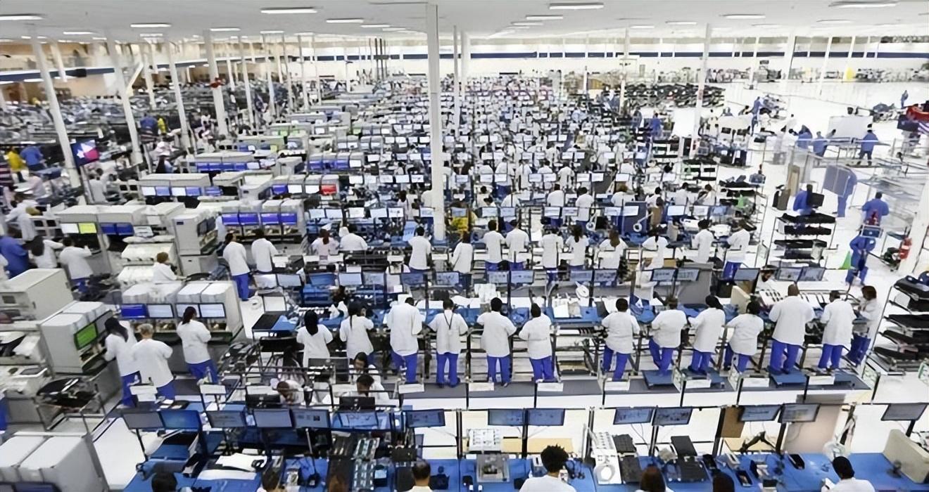 回顾20岁小伙在工厂流水线日夜颠倒站12个小时满手鲜血不休息