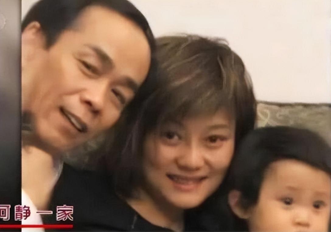 回顾歌手何静一婚三个月离婚二婚被丈夫监视独自抚养女儿至今