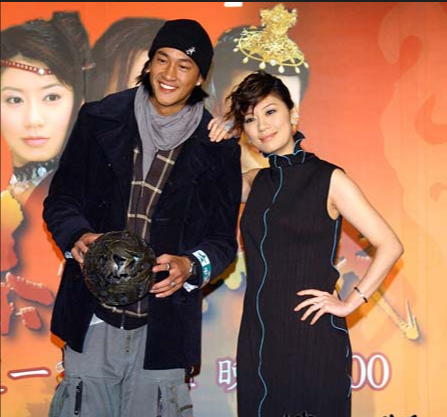 甚至贾静雯怀孕后,都有许多记者对何润东围追堵截,问孩子是不是他的.