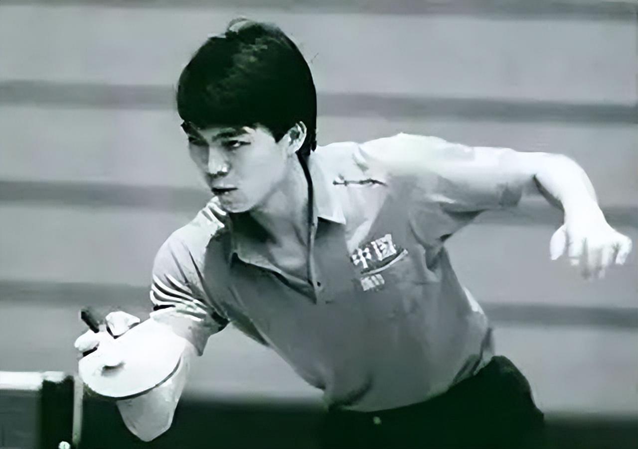 世界冠军江嘉良:巅峰时退役,娶百花影后为妻,相爱数十年无绯闻