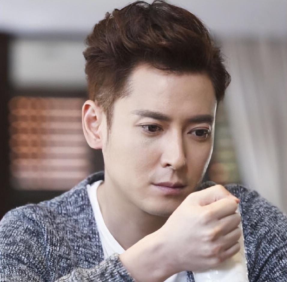 回顾韩栋搬砖工改行演戏靠颜值进圈靠努力成著名演员婚姻幸福