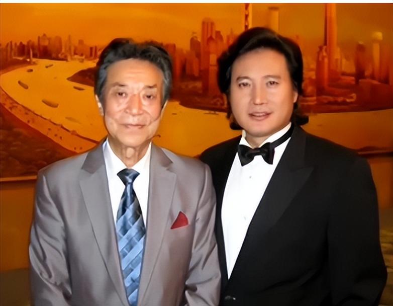 回顾男高音戴玉强40岁成名与初恋结婚29年如今女儿成他骄傲