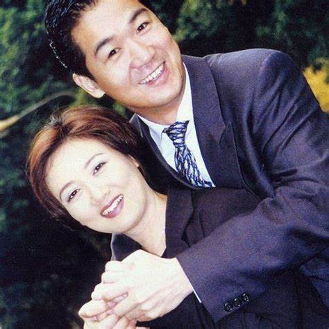 回顾邓婕前夫是谁他为何会这样说如今的邓婕幸福吗