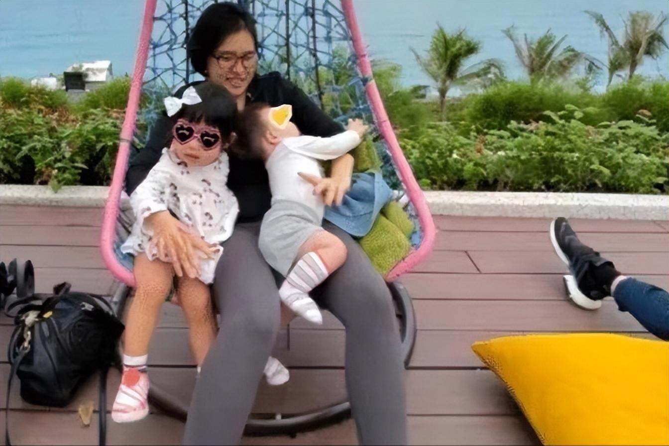 丈夫肌无力母亲抑郁独自带两娃的谢依霖如今已度过万难