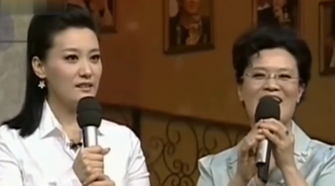 周丽萍想着学成归来可以当一名音乐老师,教学生唱歌,同时还能把新的