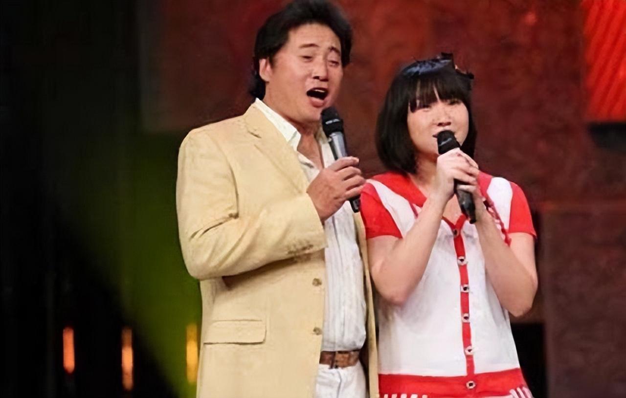 回顾男高音戴玉强40岁成名与初恋结婚29年如今女儿成他骄傲