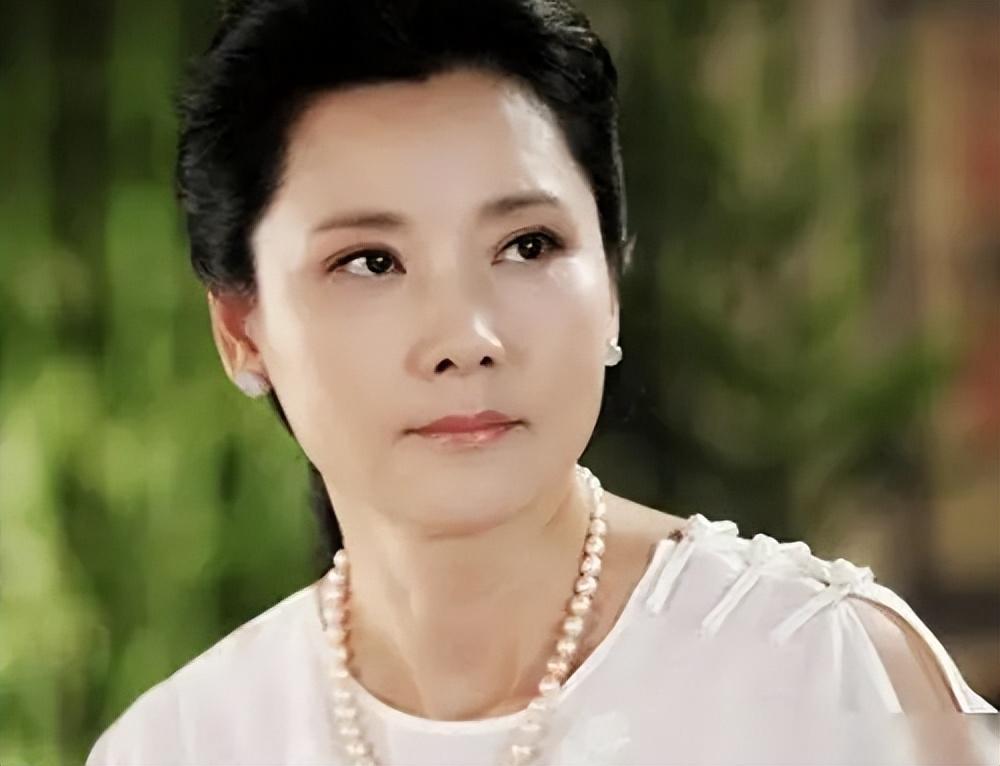 何赛飞和丈夫丁克10年愁坏婆婆35岁高龄产子全家乐开怀