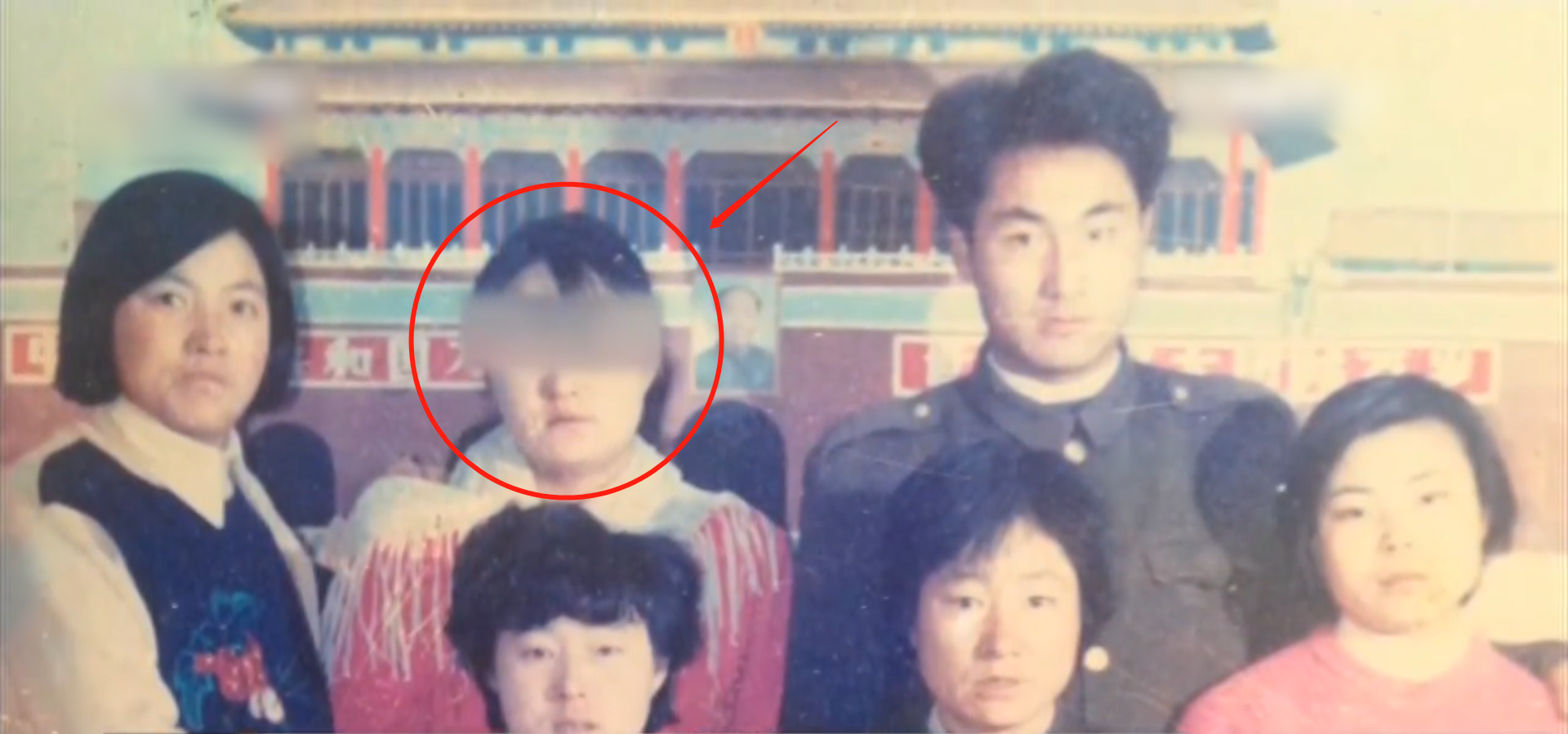 于小华所说的年轻时的家暴因年代久远已无法求证,但在邻居们的口中