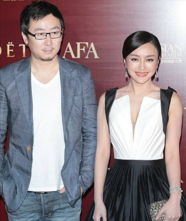 回顾美女主播胡蝶不顾反对嫁大12岁其貌不扬的陆川她值得吗