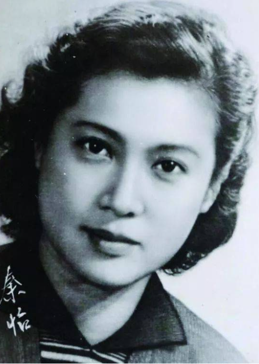 秦怡一婚被丈夫以死逼婚二婚丈夫出轨亲妹她说都是我的错